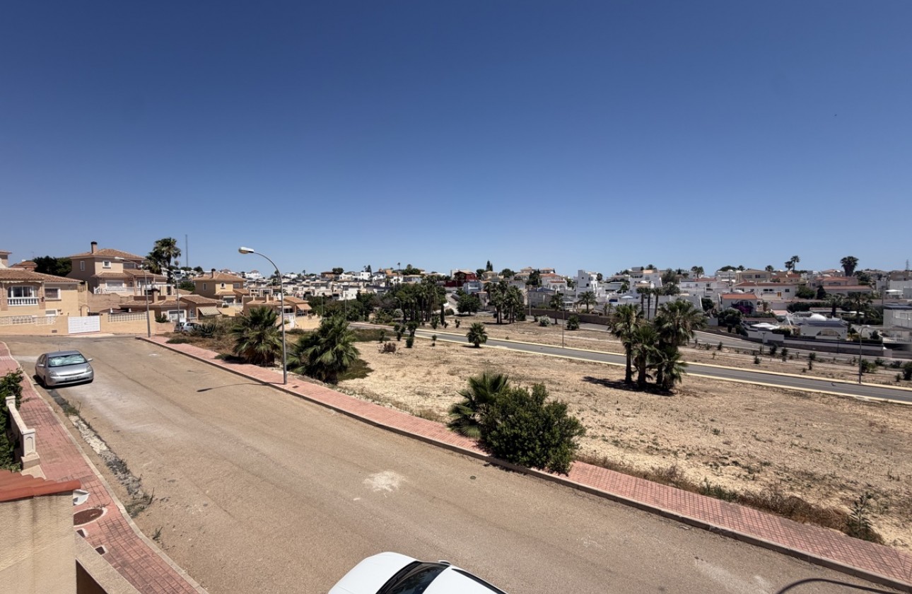 Resale - Villa - Villamartin