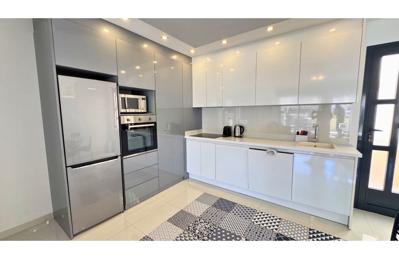 Resale - Apartment / flat - Pilar de la Horadada - La Torre De La Horadada