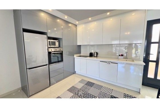 Resale - Apartment / flat - Pilar de la Horadada - La Torre De La Horadada
