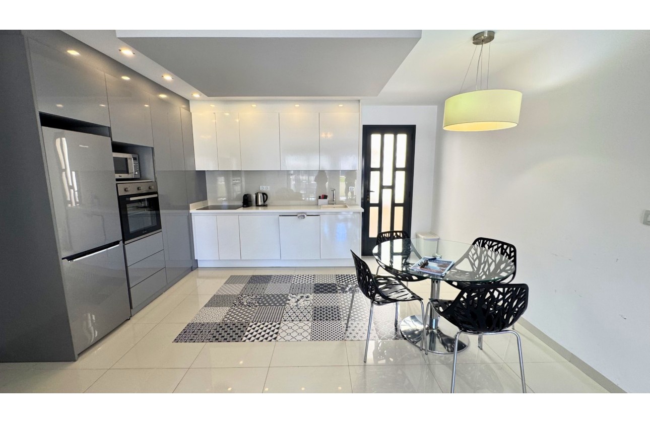 Resale - Apartment / flat - Pilar de la Horadada - La Torre De La Horadada
