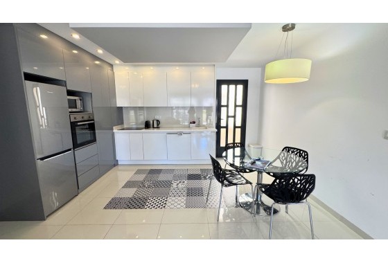 Resale - Apartment / flat - Pilar de la Horadada - La Torre De La Horadada