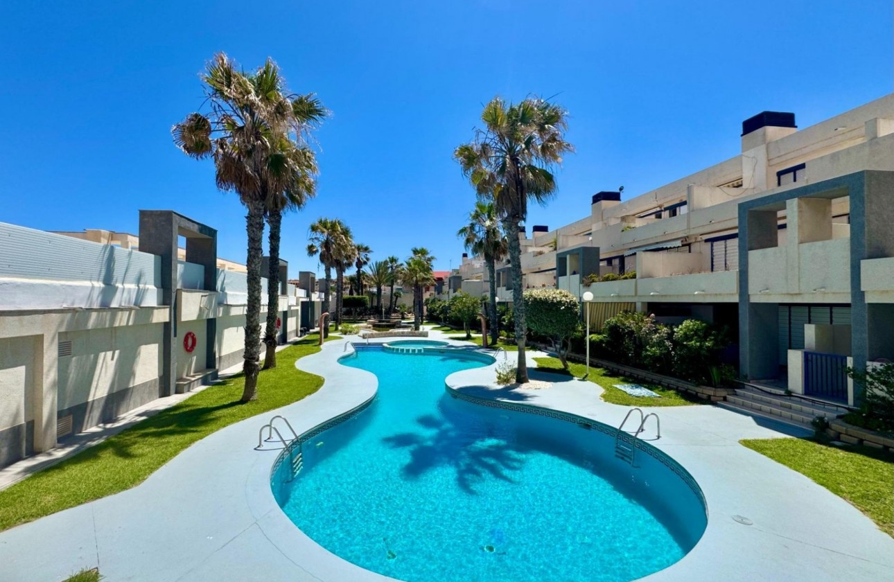 Resale - Apartment / flat - Torrevieja - La Mata