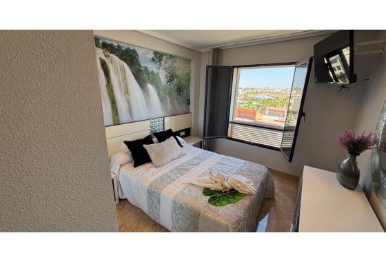 Resale - Apartment / flat - Torrevieja - La Mata