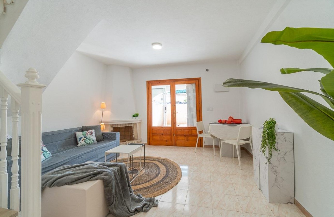 Resale - Villa - Torrevieja - La Siesta - El Salado - Torreta