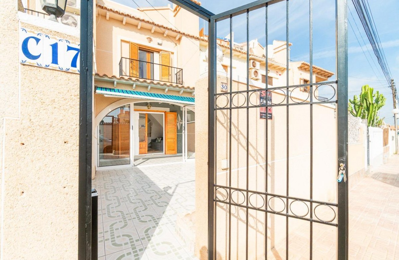 Resale - Villa - Torrevieja - La Siesta - El Salado - Torreta