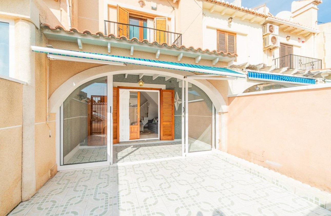 Resale - Villa - Torrevieja - La Siesta - El Salado - Torreta