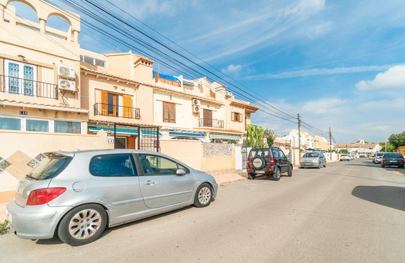 Resale - Villa - Torrevieja - La Siesta - El Salado - Torreta