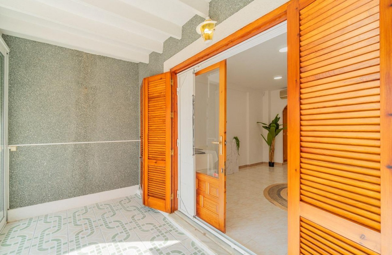 Resale - Villa - Torrevieja - La Siesta - El Salado - Torreta