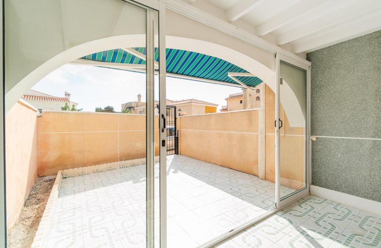 Resale - Villa - Torrevieja - La Siesta - El Salado - Torreta