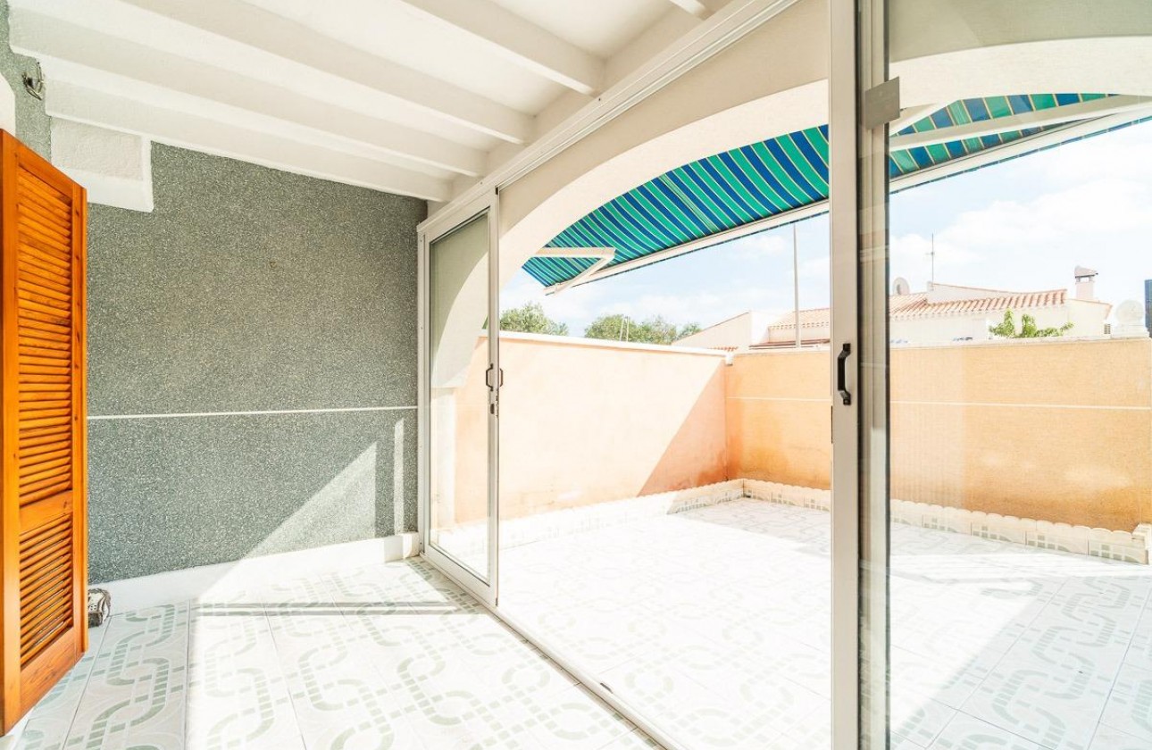 Resale - Villa - Torrevieja - La Siesta - El Salado - Torreta