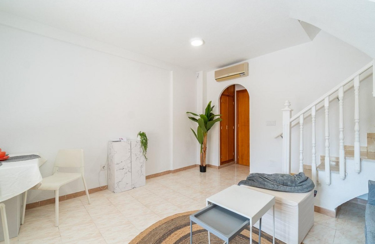 Resale - Villa - Torrevieja - La Siesta - El Salado - Torreta