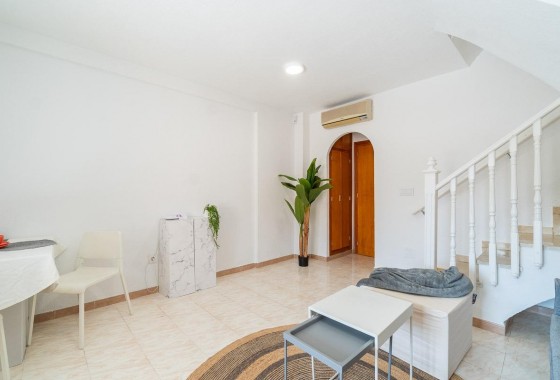 Resale - Villa - Torrevieja - La Siesta - El Salado - Torreta