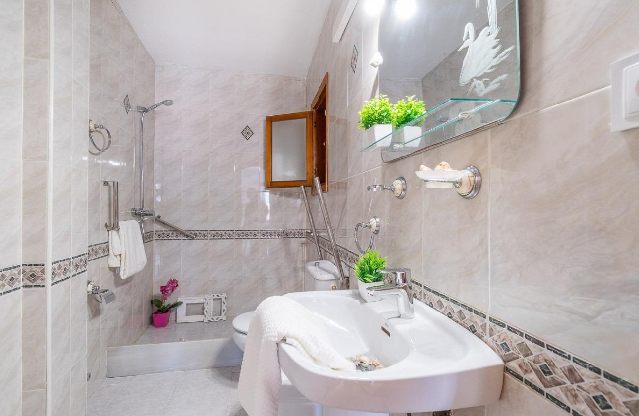 Resale - Villa - Torrevieja - La Siesta - El Salado - Torreta