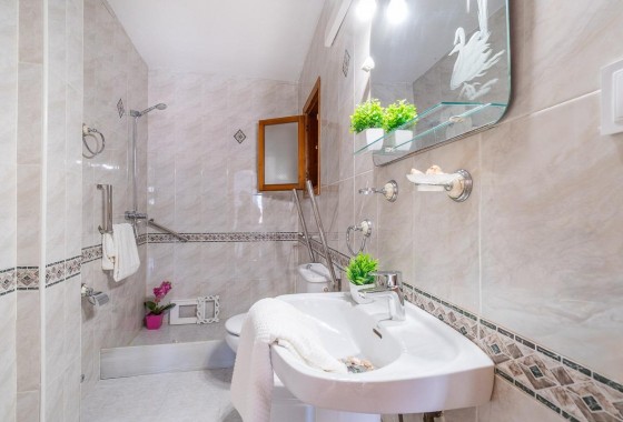 Resale - Villa - Torrevieja - La Siesta - El Salado - Torreta