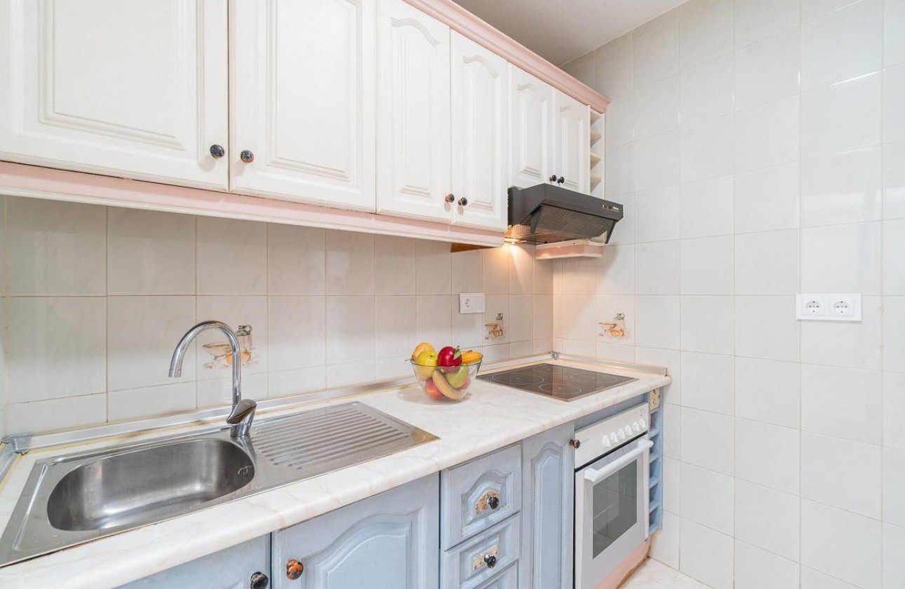 Resale - Villa - Torrevieja - La Siesta - El Salado - Torreta