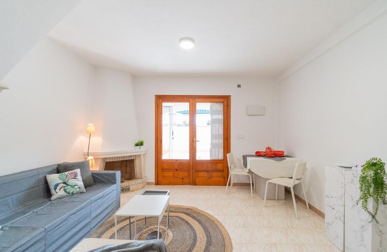Resale - Villa - Torrevieja - La Siesta - El Salado - Torreta