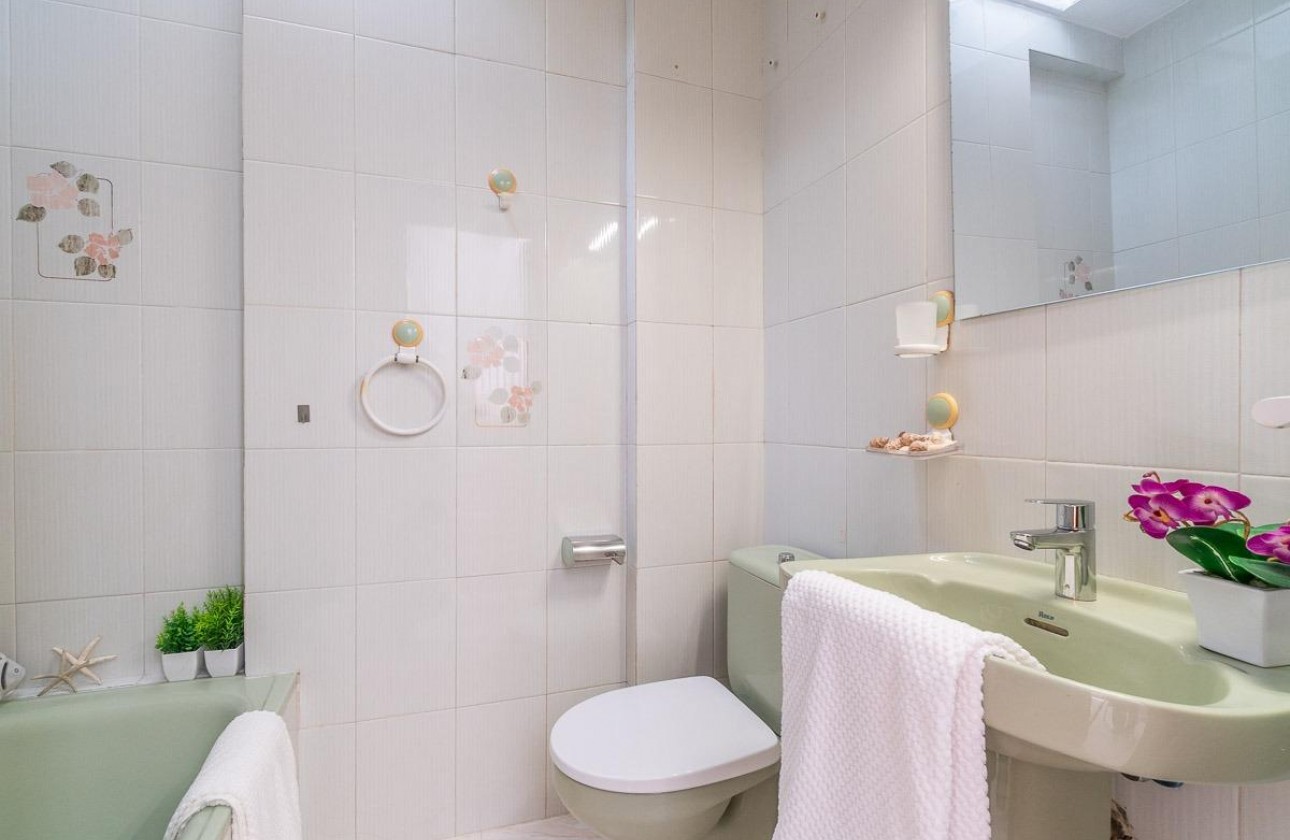 Resale - Villa - Torrevieja - La Siesta - El Salado - Torreta
