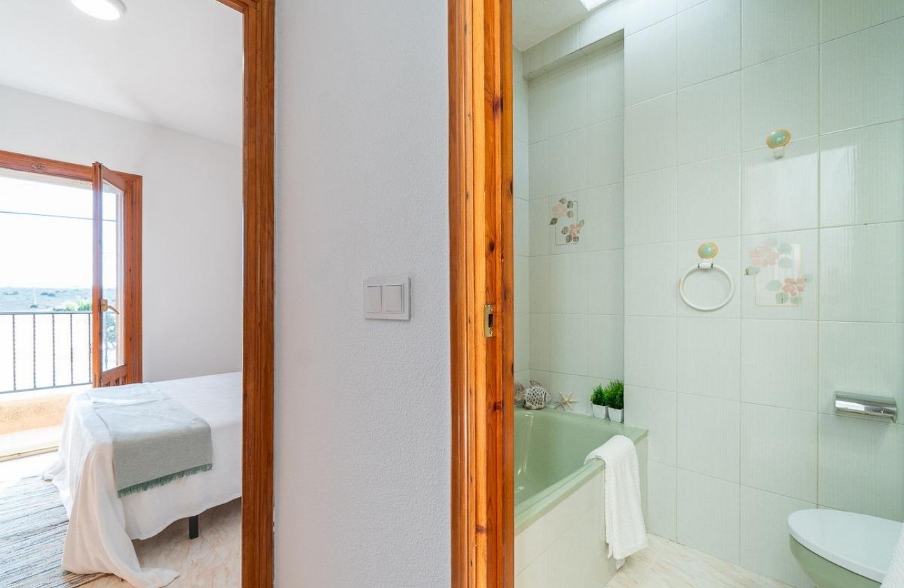 Resale - Villa - Torrevieja - La Siesta - El Salado - Torreta