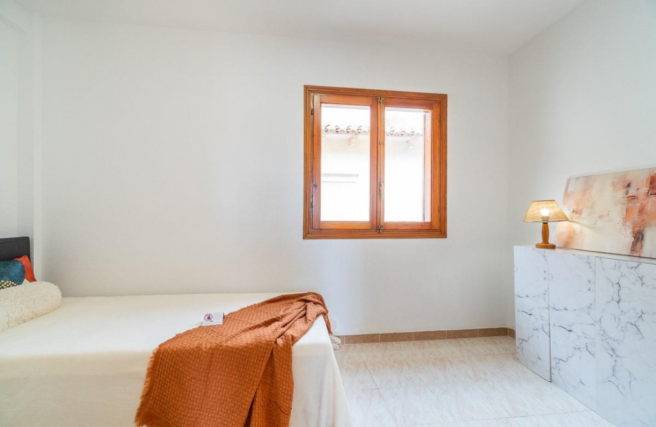 Resale - Villa - Torrevieja - La Siesta - El Salado - Torreta