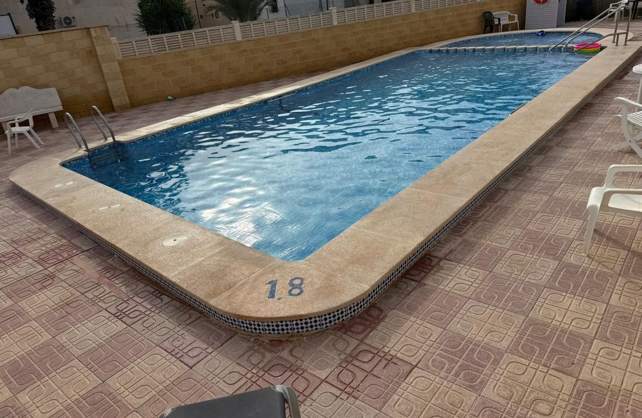 Resale - Villa - Torrevieja - La Siesta - El Salado - Torreta