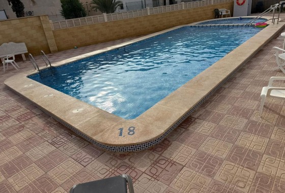 Resale - Villa - Torrevieja - La Siesta - El Salado - Torreta