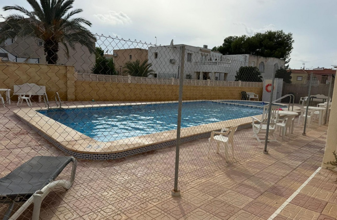 Resale - Villa - Torrevieja - La Siesta - El Salado - Torreta
