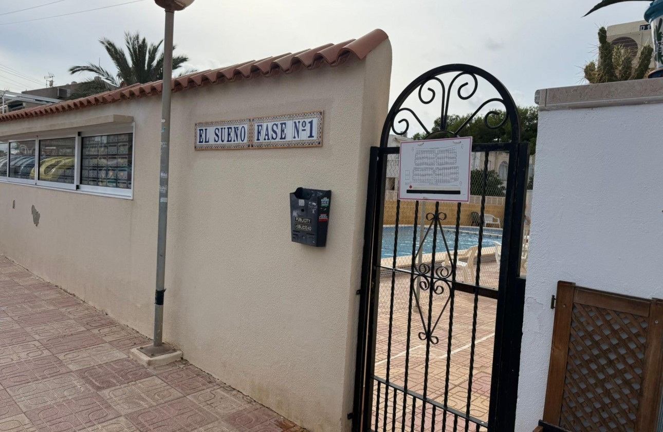 Resale - Villa - Torrevieja - La Siesta - El Salado - Torreta