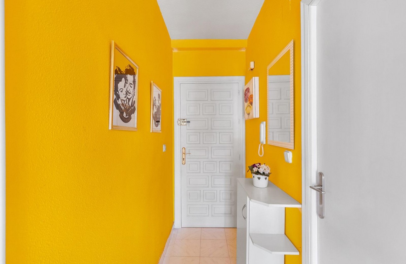 Resale - Apartment / flat - Torrevieja - La Mata pueblo