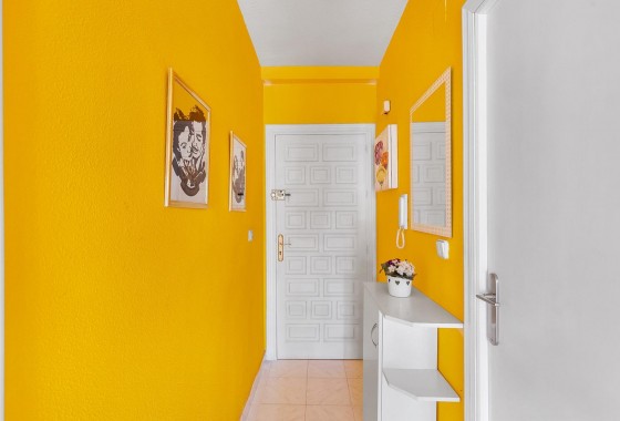 Resale - Apartment / flat - Torrevieja - La Mata pueblo