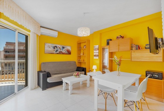 Resale - Apartment / flat - Torrevieja - La Mata pueblo