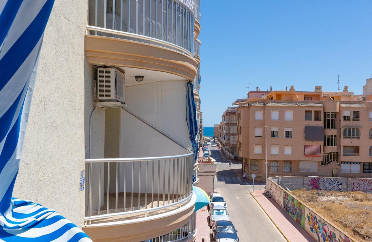 Resale - Apartment / flat - Torrevieja - La Mata pueblo