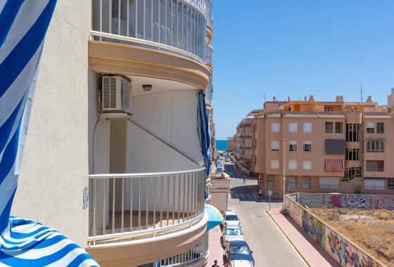 Resale - Apartment / flat - Torrevieja - La Mata pueblo