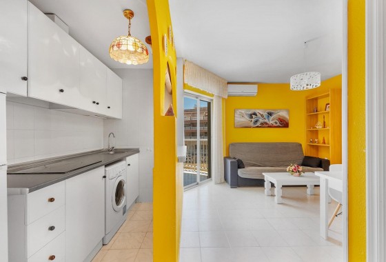 Resale - Apartment / flat - Torrevieja - La Mata pueblo