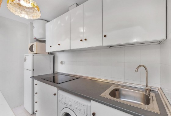 Resale - Apartment / flat - Torrevieja - La Mata pueblo