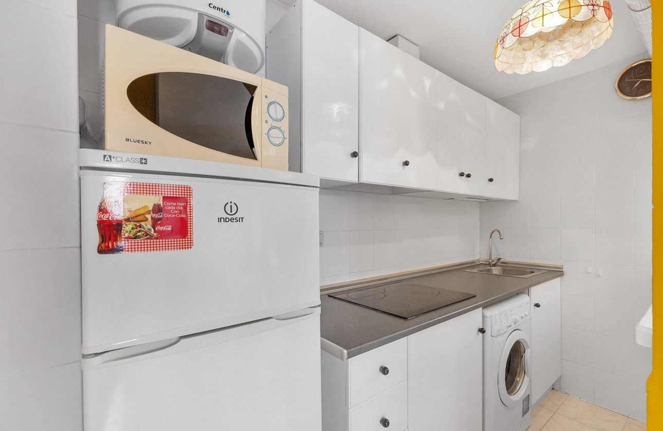 Resale - Apartment / flat - Torrevieja - La Mata pueblo