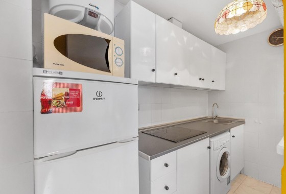Resale - Apartment / flat - Torrevieja - La Mata pueblo