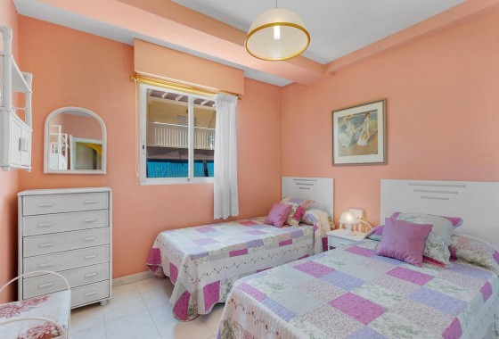Resale - Apartment / flat - Torrevieja - La Mata pueblo