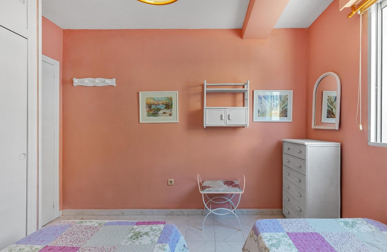 Resale - Apartment / flat - Torrevieja - La Mata pueblo
