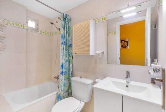 Resale - Apartment / flat - Torrevieja - La Mata pueblo