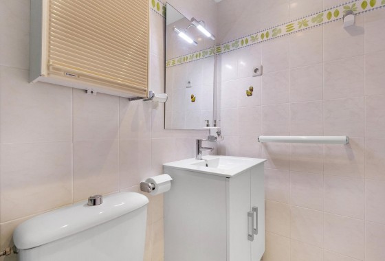 Resale - Apartment / flat - Torrevieja - La Mata pueblo