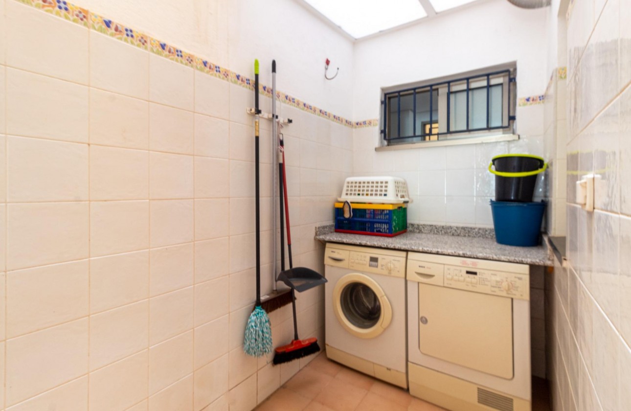 Resale - Apartment / flat - Torrevieja - Playa de los locos