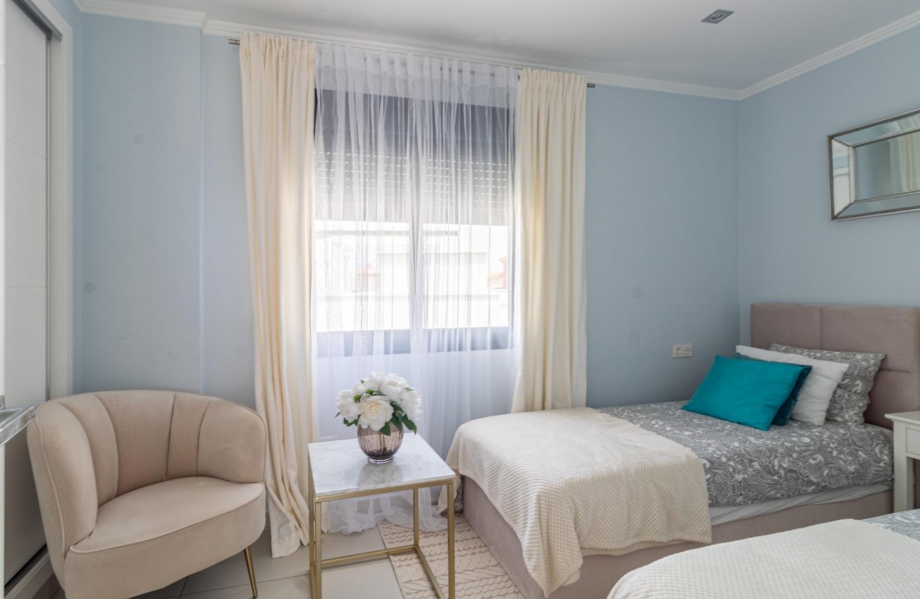 Revente - Villa - Orihuela Costa - Lomas de Cabo Roig
