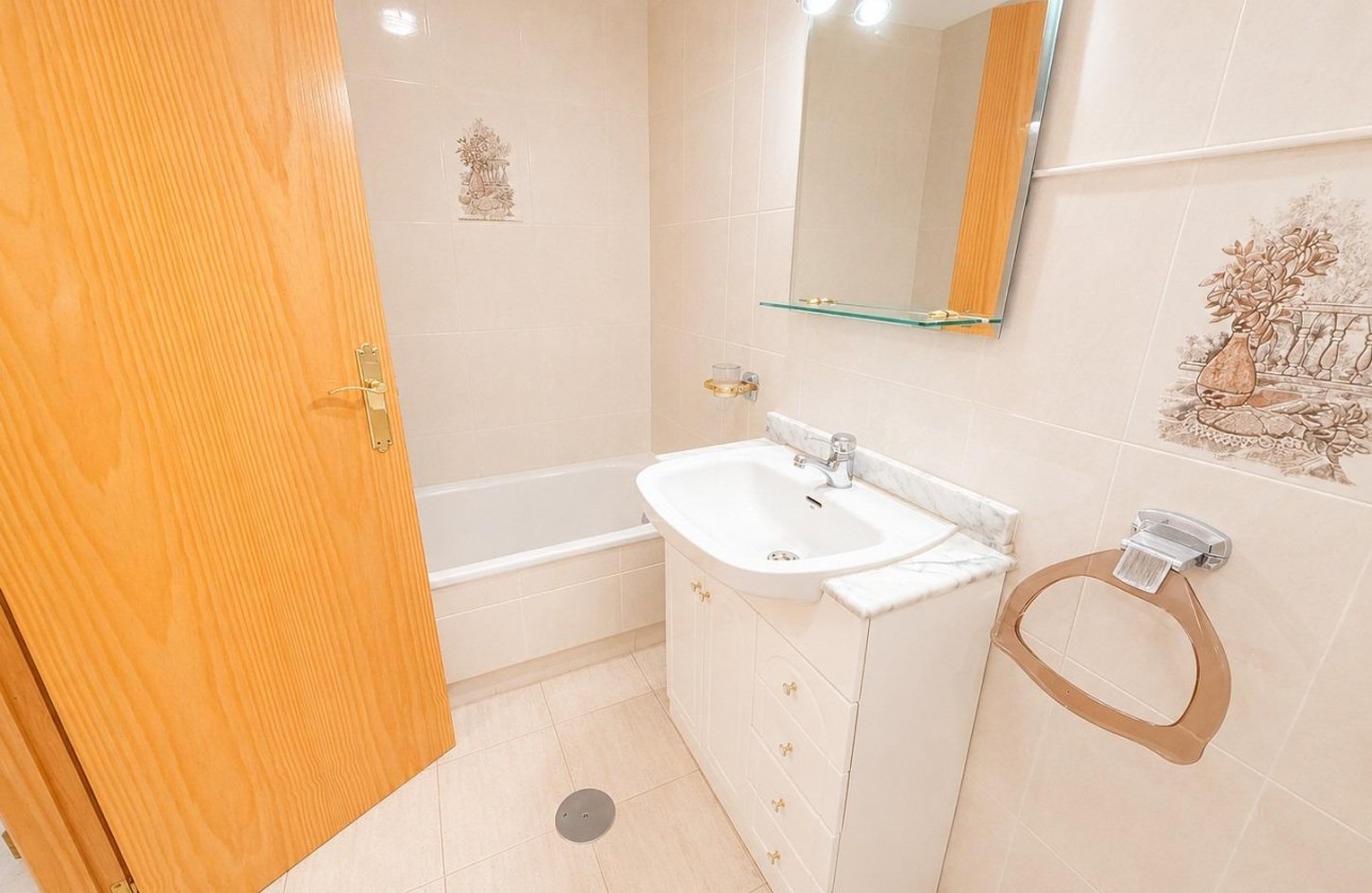 Resale - Apartment / flat - Torrevieja - Acequion