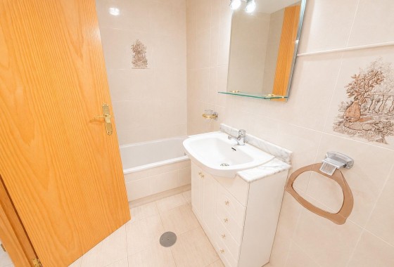 Resale - Apartment / flat - Torrevieja - Acequion