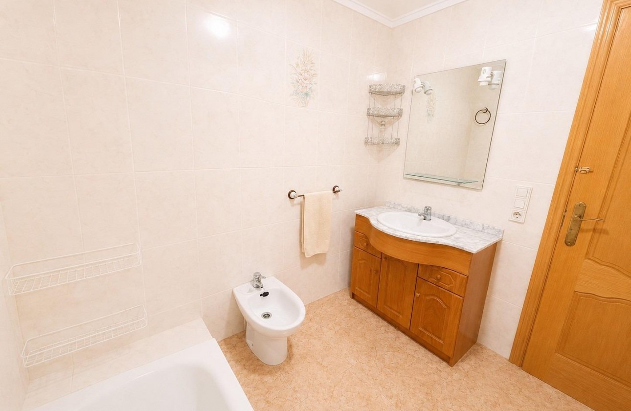 Resale - Apartment / flat - Torrevieja - Estacion de autobuses