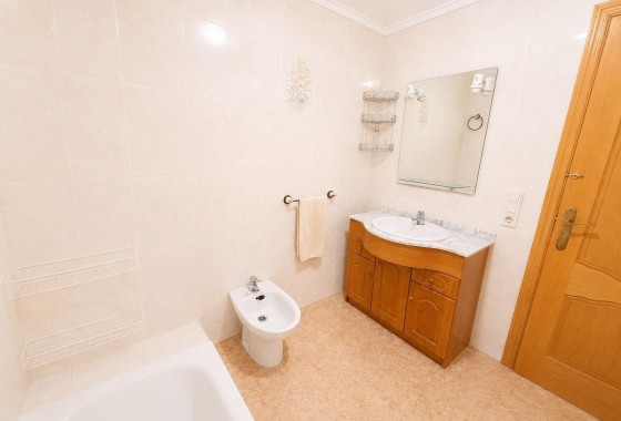 Resale - Apartment / flat - Torrevieja - Estacion de autobuses