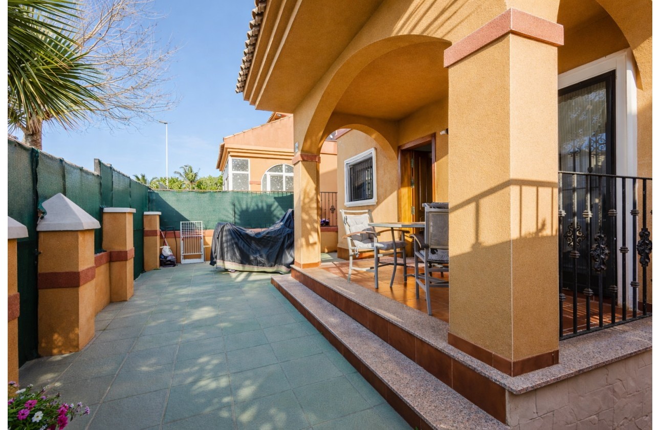 Resale - Villa - Torrevieja - Aguas Nuevas