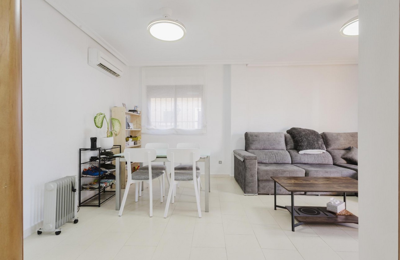 Resale - Villa - Torrevieja - Aguas Nuevas