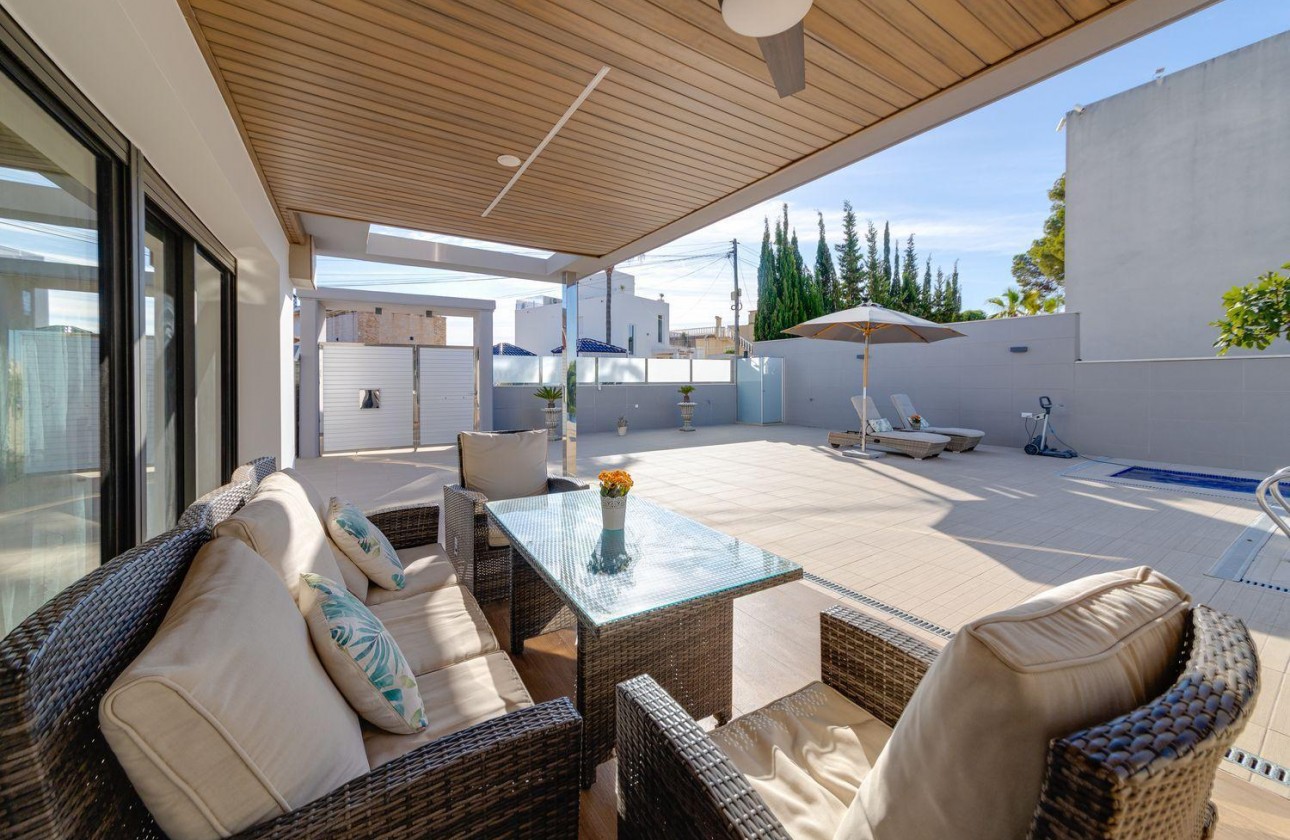 Resale - Villa - Torrevieja - Los balcones