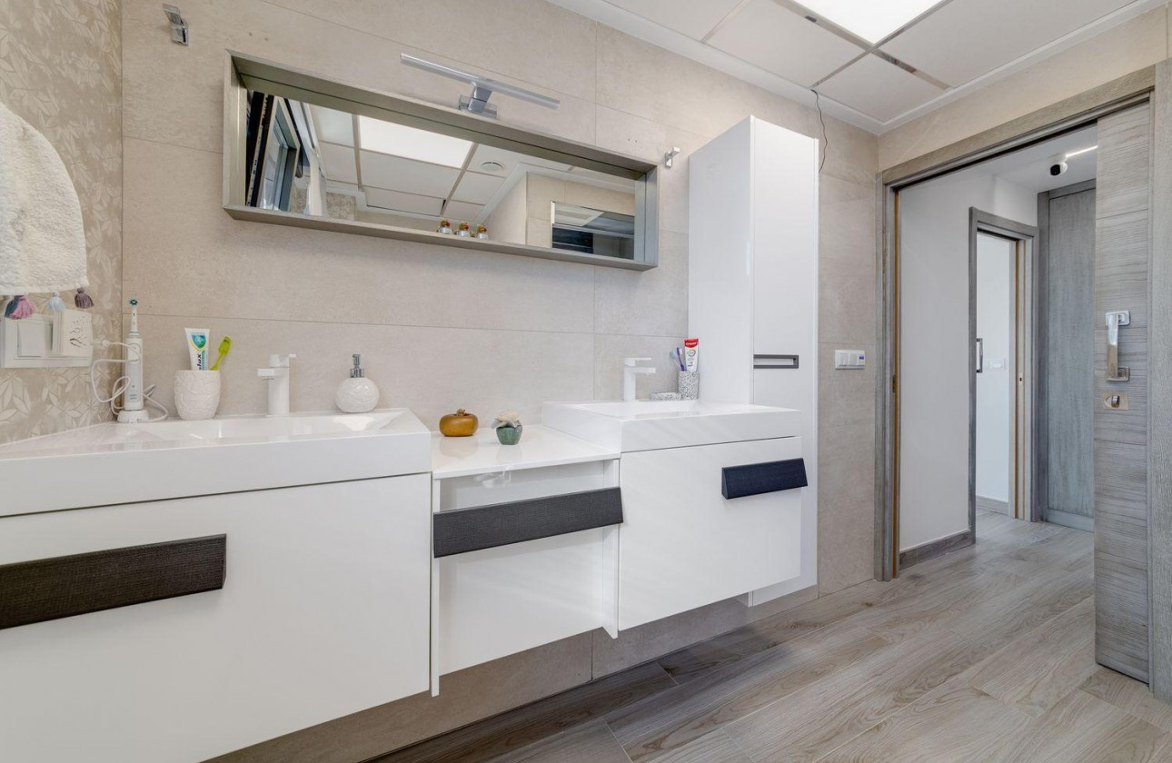Resale - Villa - Torrevieja - Los balcones